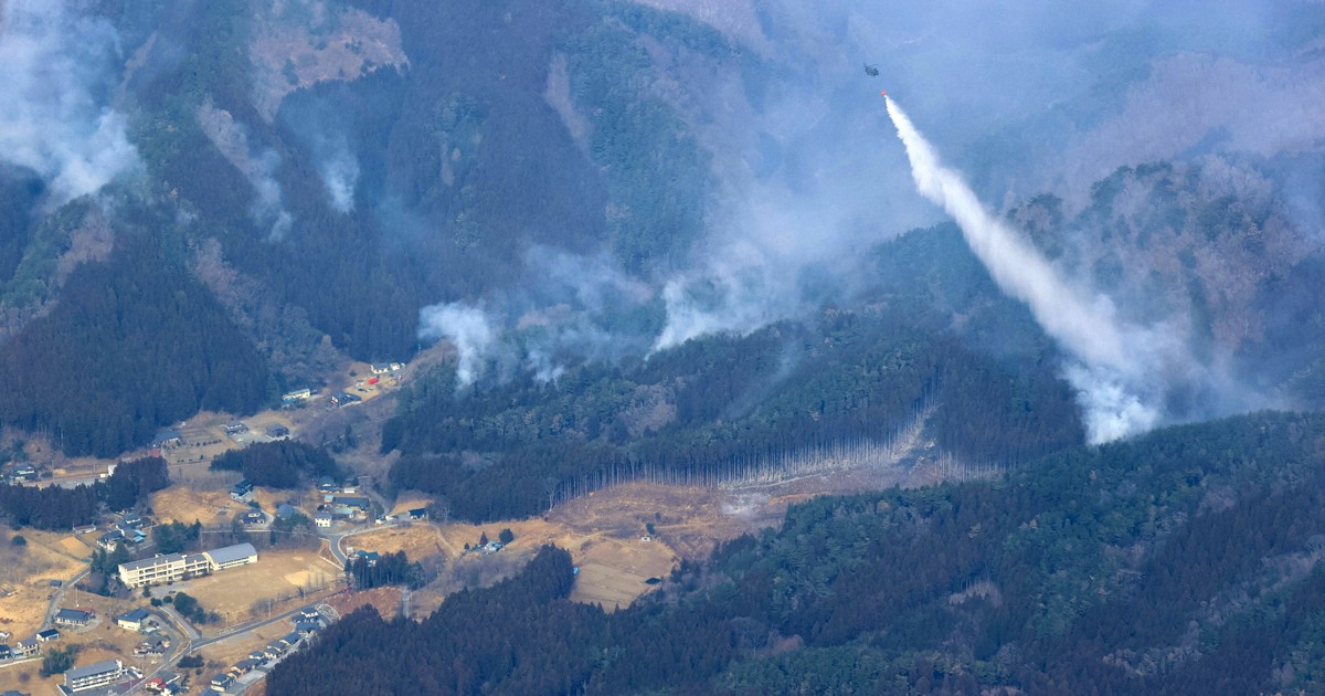 発生から1週間、延焼続く 岩手・大船渡 山林火災 [写真特集1/10