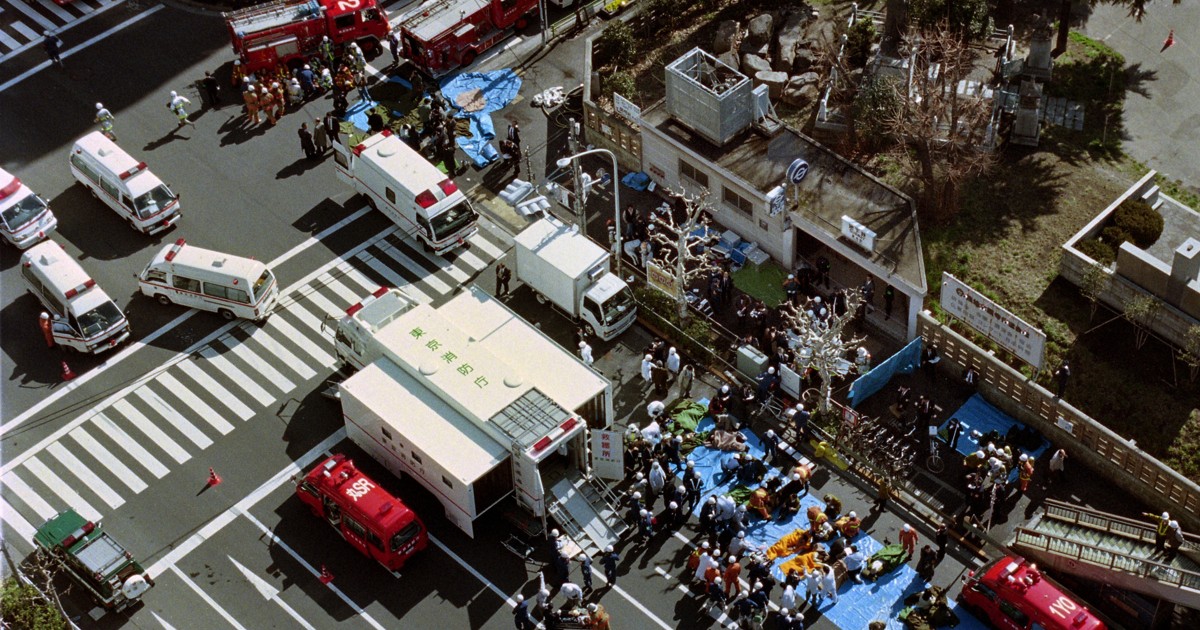 ＹＥＬＬＯＷＳ　ＭＥＮ　ＴＯＫＹＯ　１９９５ 1995 Aum Shinrikyo sarin gas attack seen as a turning point