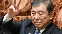 衆院予算委員会で国民民主党・古川元久代表代行の質問に挙手する石破茂首相＝国会内で2025年3月3日、平田明浩撮影