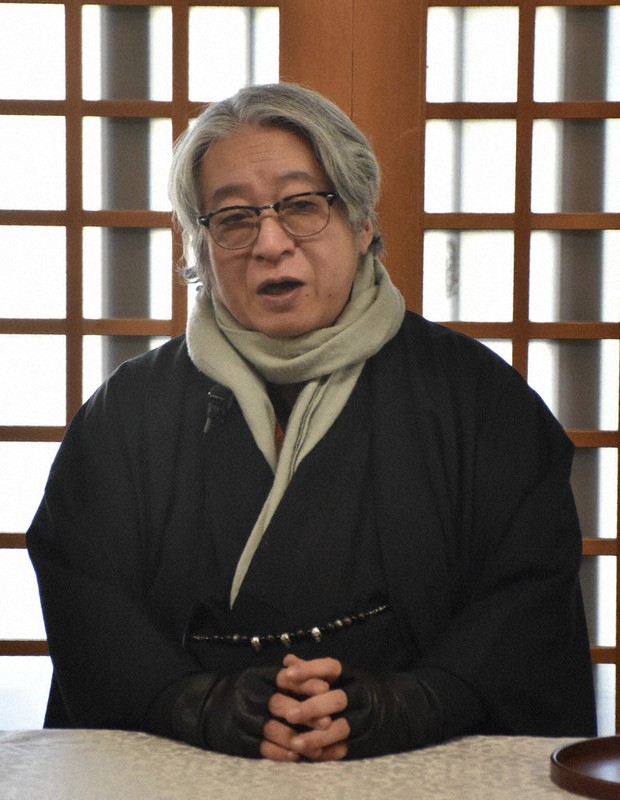 京極夏彦 直木賞受賞記念 湯のみ 京極夏彦 『鵼の碑』 ：丸くなった京極堂、 暴走しない木場