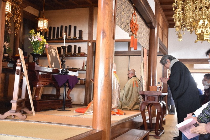 Topics：直木三十五しのぶ「南国忌」 志継ぎ「出版界に
