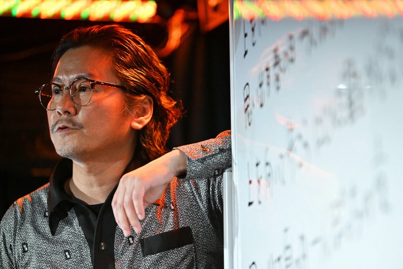 松本 お笑いの向こう側：明るくなくても、笑いを起こす R－1決勝は7回目