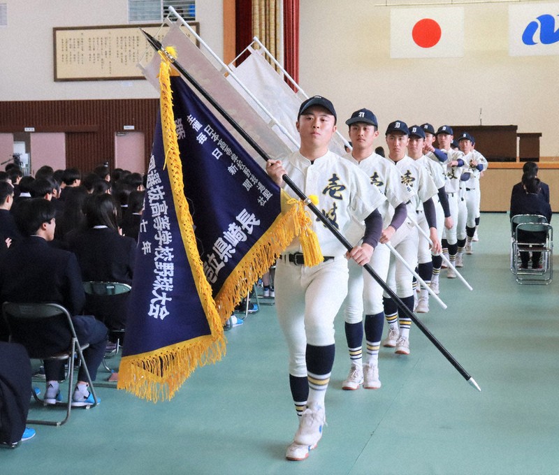 がんばれ！九州勢・'25センバツ：「甲子園で1勝」 壱岐に選抜旗 浦上