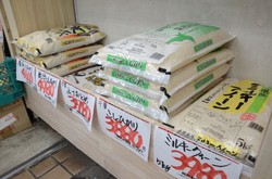 日銀は1月の利上げの理由としてコメの価格の上昇と円安を挙げた＝東京都墨田区で2025年2月13日、古川宗撮影