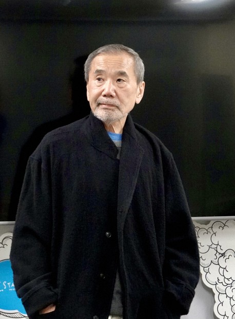 村上春樹さん「世界は中世のようになっている」 米風刺小説を邦訳 