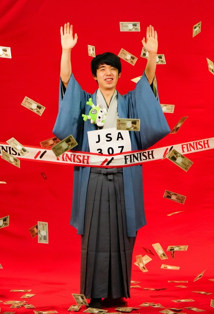 エポック ワン【藤井聡太】特産のネギに囲まれ「勝者の記念撮影」（25.3.10） エポック社の公式オンラインショップです。【藤井聡太】特産の