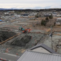 福島県浪江町が人口増につなげようと再開発を進めるJR浪江駅近くの市街地。居住人口は約2300人で、原発事故前の1割にとどまる＝福島県浪江町で2025年3月6日午後4時33分、尾崎修二撮影