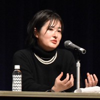 シスターフッドについて語る柚木麻子さん＝大阪府豊中市で2025年3月1日午前11時14分、菅沼舞撮影