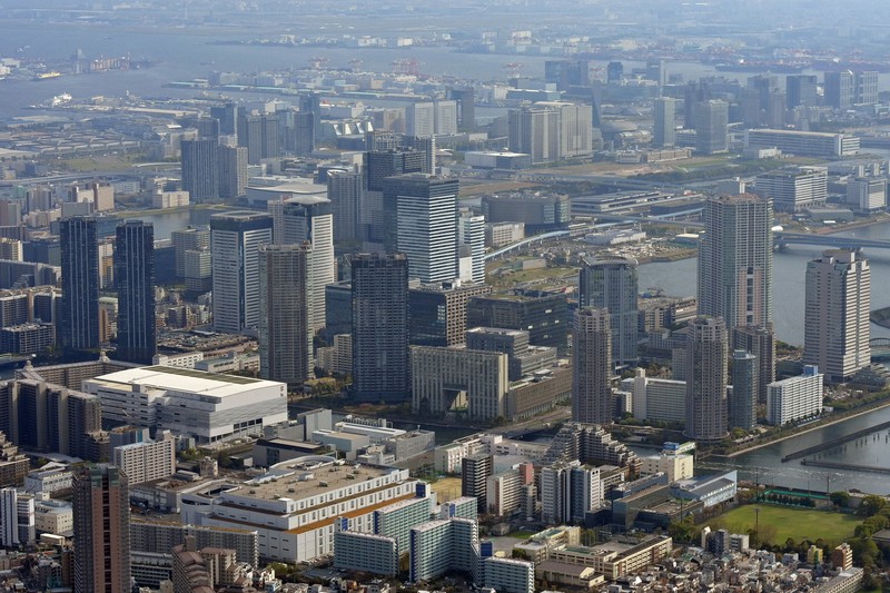 豊洲のタワーマンション群＝東京都江東区で2023年4月5日午後3時21分、本社ヘリから北山夏帆撮影