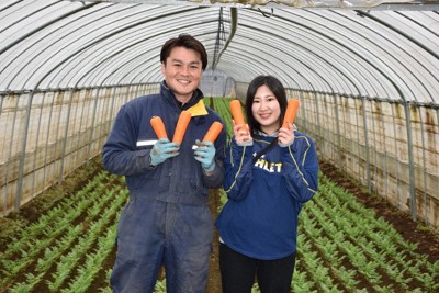 ニンジン農家の本橋朋也さん夫妻＝千葉県富里市で2025年3月4日午後2時13分、伊藤一郎撮影