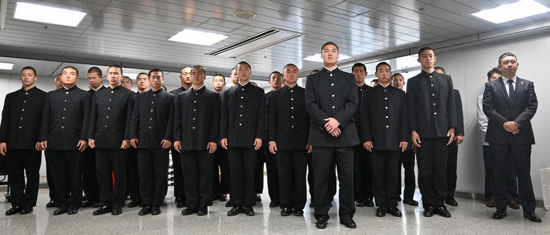 25センバツ 横浜、激励を背に甲子園へ 大優勝旗、持ち帰る ／神奈川