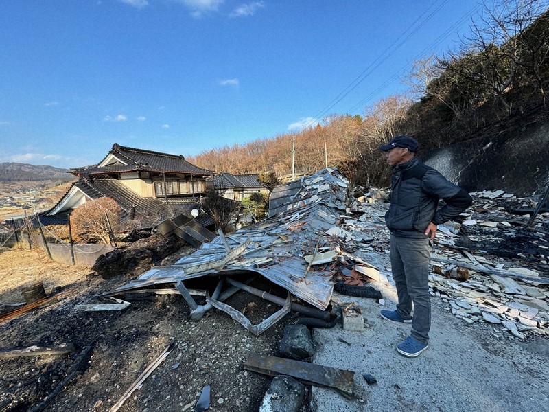 津波と山林火災で「二重被災」 高台移転の漁協倉庫が全焼 大船渡