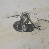 パイロット服姿の北村兼子＝関西大提供