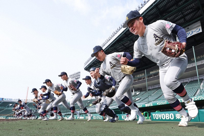 センバツ甲子園練習始まる 2日間で32校 トップは青森山田 [写真
