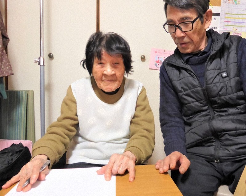 学ぶ夢実現 97歳夜間中卒業 「戦争だけは絶対あかん」作文で訴え 大和