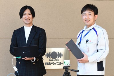 日本ペイント・インダストリアルコーティングスの高橋義和さん（右）と笠置政志さん＝東京都品川区で2025年2月26日、宮本明登撮影