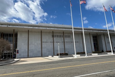 トランプ米大統領が理事長に就任し、揺れているケネディ・センター＝米首都ワシントンで2025年3月9日、西田進一郎撮影