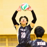 星城の辻淳志選手（中央）＝東京都八王子市で2025年2月23日、橋本陵汰撮影