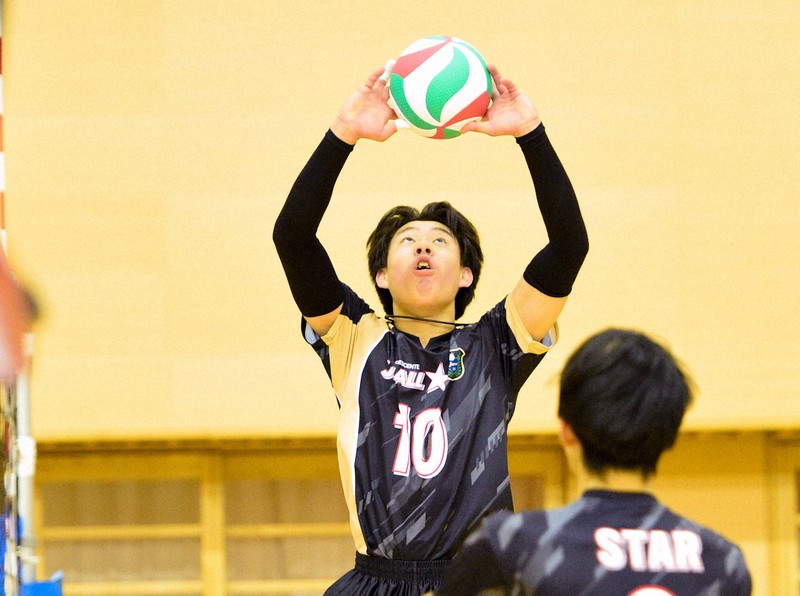 星城の辻淳志選手（中央）＝東京都八王子市で2025年2月23日、橋本陵汰撮影