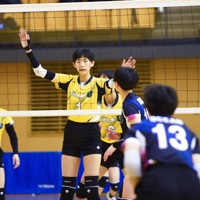 古川学園の中川いちの選手（中央）＝東京都八王子市で2025年2月22日、高橋将平撮影