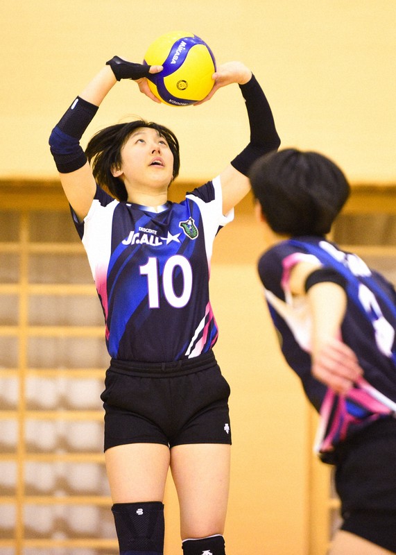 金蘭会の丹山花椿選手（左）＝東京都八王子市で2025年2月22日、高橋将平撮影