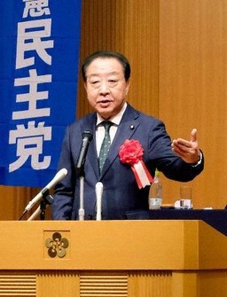 青森市内で講演する立憲民主党の野田代表＝16日午後