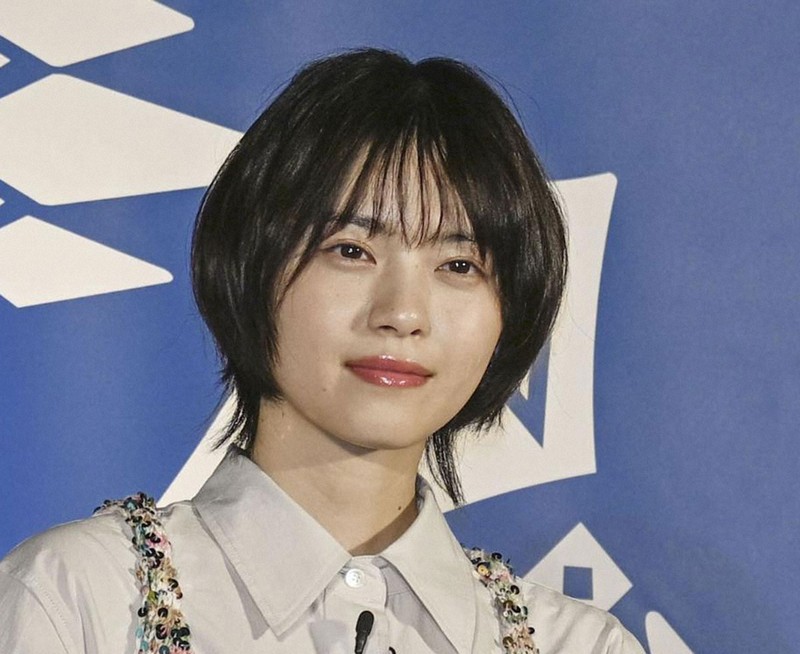 西野七瀬 7th Anniversary 生写真(乃木坂46)/アイドル/乃木坂46 西野七瀬/膝上・背景緑