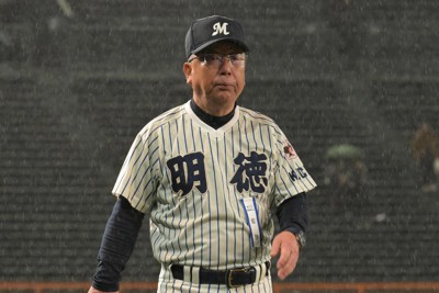 明徳義塾　馬淵監督のグローブ 明徳義塾 馬渕監督のグローブ - メルカリ