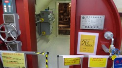 東京電力柏崎刈羽原発7号機の原子炉格納容器の入り口＝新潟県刈羽村で2023年11月6日、佐久間一輝撮影