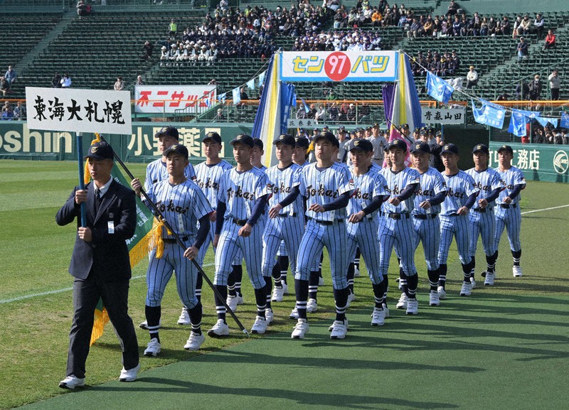 東北高校　野球部 湯沢翔北 #佐々木俊人 #10 #渡部賢心 #1 熱い夏が、 2人を待って