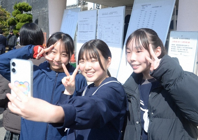 公立高合格発表 5509人に春の吉報 追募集、24日出願 ／和歌山 | 毎日新聞