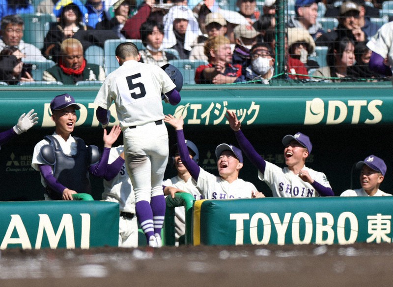 センバツ2025 米子松蔭、10安打で意地 2－10 健闘にスタンドから拍手