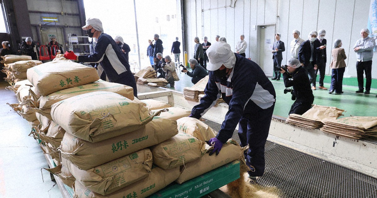 備蓄米：備蓄米、引き渡し開始 初回落札分14・2万トン | 毎日新聞