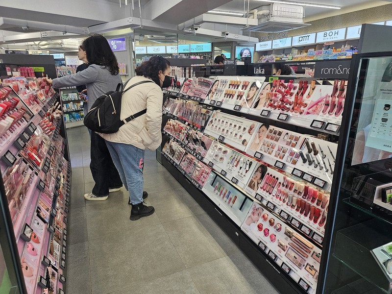 世界市場で快進撃の韓国コスメ 創意的な製品生み出す強さの源泉 | 毎日新聞