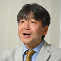 白鳥浩・法政大大学院教授＝東京都新宿区で2022年7月、前田梨里子撮影