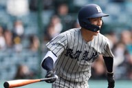敦賀気比　野球部半袖Vジャン 足で勢いづける敦賀気比の「小さな巨人」 1試合3盗塁、岡部飛雄