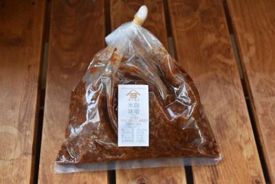 こうじ造りから手作りの米麴味噌