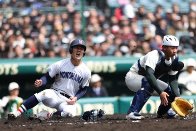 センバツ高校野球 重圧の中、横浜好発進 左右エース継投でピシャリ