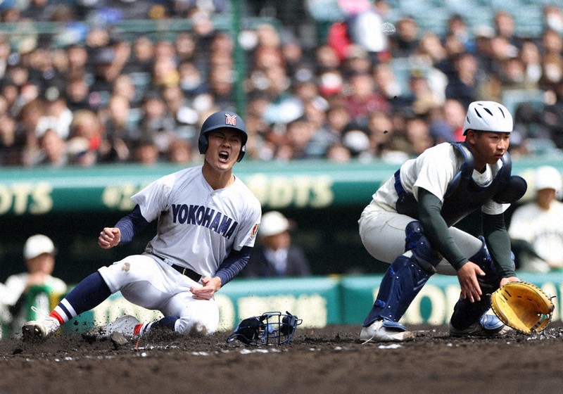 センバツ高校野球 重圧の中、横浜好発進 左右エース継投でピシャリ