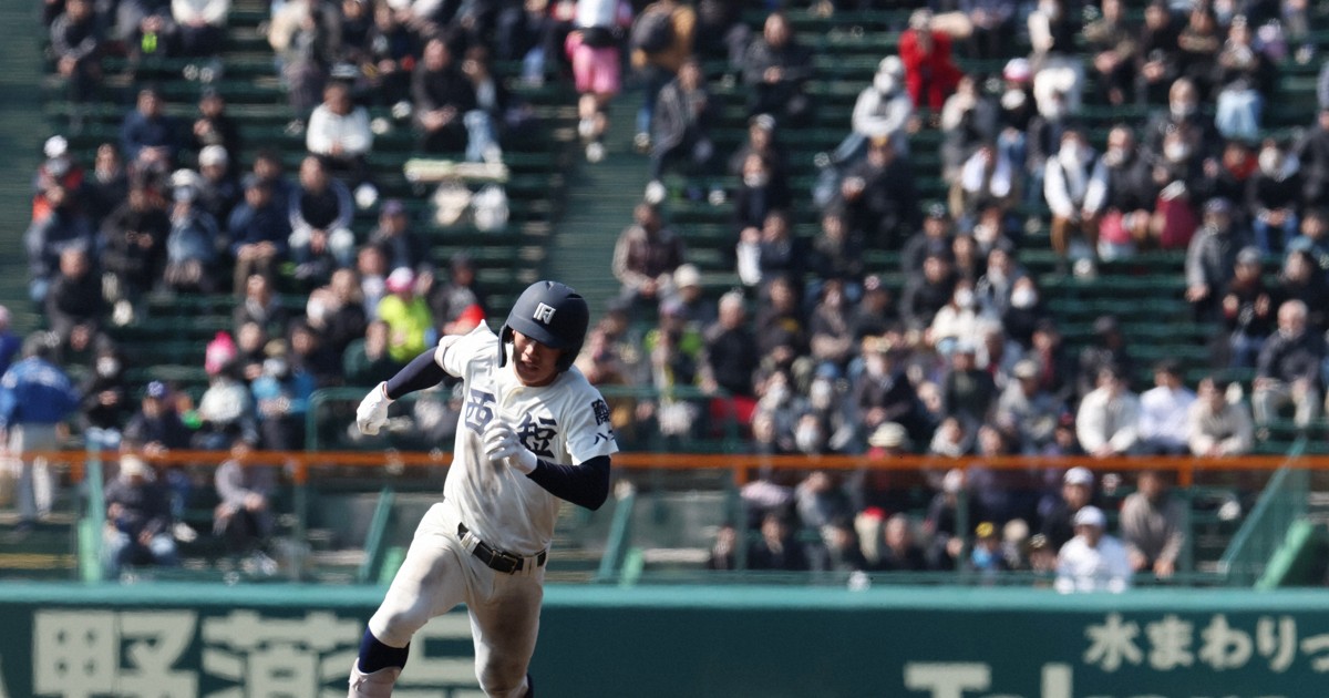 大甲子園 今大会第1号はランニング本塁打 西日本短大付・斉藤 センバツ | 毎日新聞