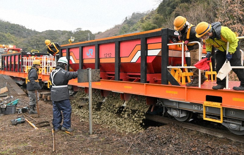 JR四国、日中に線路保守作業を実施 背景に人手不足 [写真特集1/5