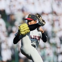 滋賀学園 試合用ユニホーム 浦和実－滋賀学園（1回戦）センバツ高校野球2025 [写真特集22/21