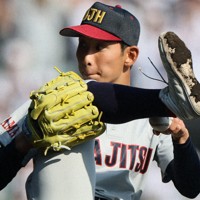 【浦和実－滋賀学園】完封した浦和実の石戸＝阪神甲子園球場で2025年3月22日、長澤凜太郎撮影