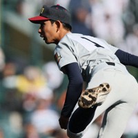 【浦和実－滋賀学園】完封した浦和実の石戸＝阪神甲子園球場で2025年3月22日、長澤凜太郎撮影