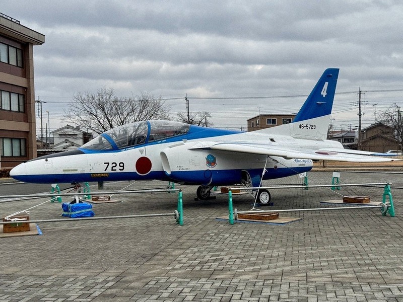 空自熊谷基地で「さくら祭」 「T4機」お披露目 全国初の屋外展示 29日
