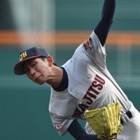 【浦和実－東海大札幌】力投する浦和実の石戸＝阪神甲子園球場で2025年3月25日、渡部直樹撮影