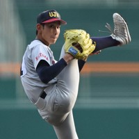 【浦和実－東海大札幌】力投する浦和実の石戸＝阪神甲子園球場で2025年3月25日、渡部直樹撮影