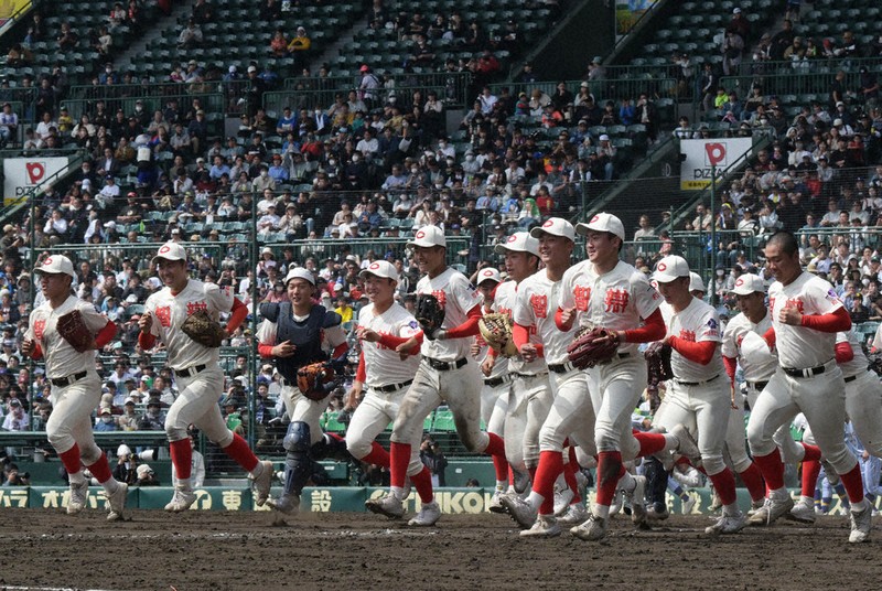 センバツ2025 2回戦 智弁和歌山、圧倒13安打 「魔曲」後押し、6