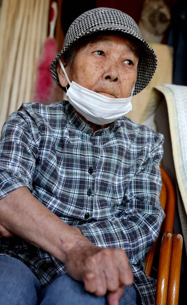 祖父に殴られ絶命した幼い妹 沖縄・渡嘉敷島で起きた集団自決 | 毎日新聞