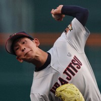 【浦和実－聖光学院】力投する浦和実の石戸颯汰投手＝阪神甲子園球場で2025年3月26日、長澤凜太郎撮影